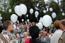 Denkmalenthllung - 100 Luftballons zum 100. Geburtstag