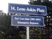 Schild Leon-Askin-Platz, Wien-Penzing